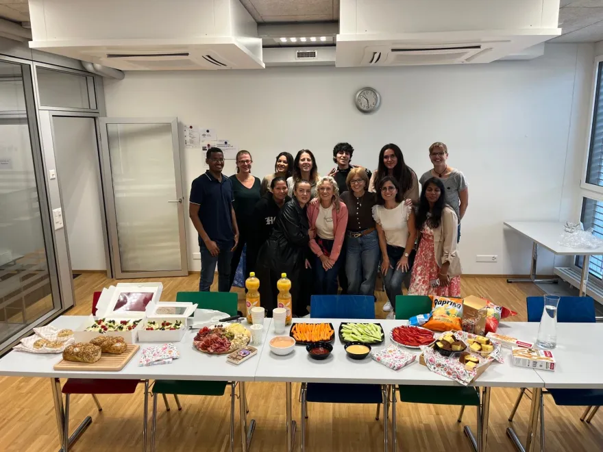 Frischgebackene Pflegehelfende SRK feiern ihre Zertifikate